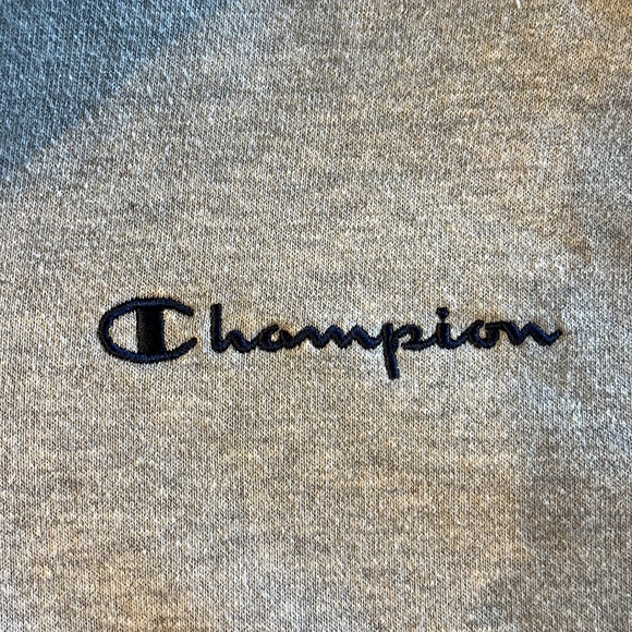 Excellent preowned condition. Made by Champion in a size medium. - Picture 4 of 8